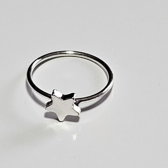 **Sale** Silver Tone Dainty Star Pinky Ring 3.25 - Picture 13 of 13